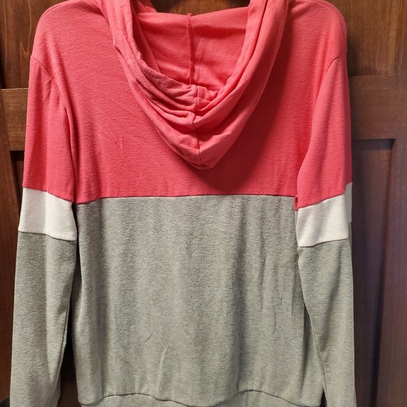 Like New Large Hooded Long Sleeve Shirt in Pink & Gray - Picture 3 of 3